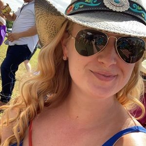 Meet your Posher, Maeghan